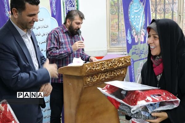 مراسم تقدیر از معلمان و دانش‌آموزان جهادی در ناحیه دو ری