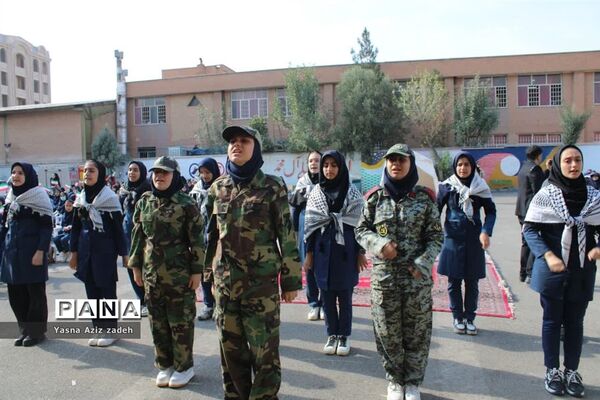 آیین نواختن زنگ پدافند غیرعامل در مدرسه موفقیان یک شهرستان بهارستان