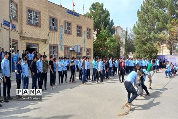 المپیاد درون مدرسه‌ای دبیرستان نمونه آیت الله خامنه‌ای کاشمر