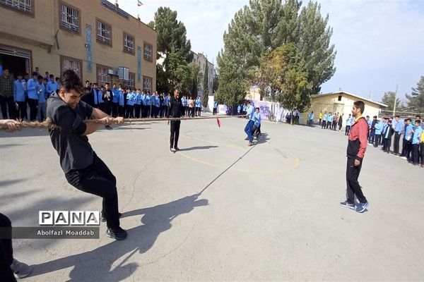 المپیاد درون مدرسه‌ای دبیرستان نمونه آیت الله خامنه‌ای کاشمر