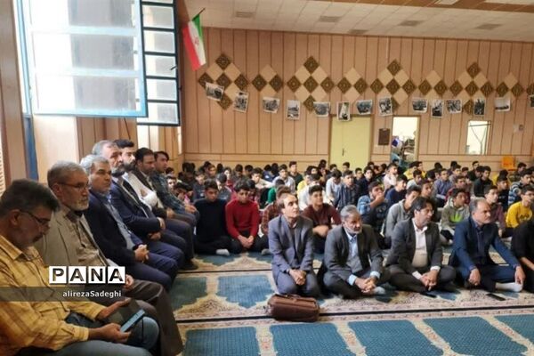 یادواره شهدای دانش‌آموز در دبیرستان امام علی(ع) ابرکوه