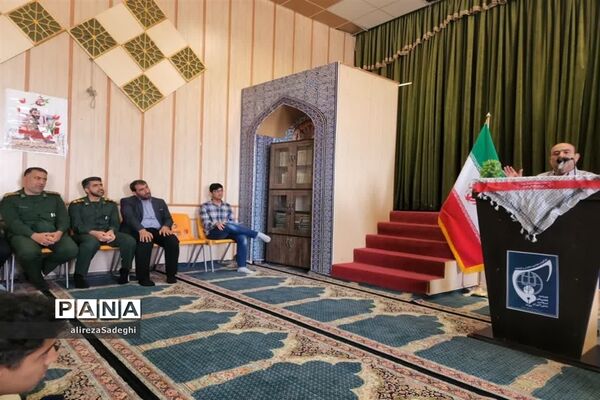 یادواره شهدای دانش‌آموز در دبیرستان امام علی(ع) ابرکوه