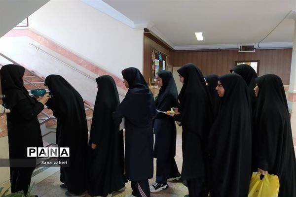 تجمع دانش‌آموزان  تهرانی در حمایت از کودکان غزه