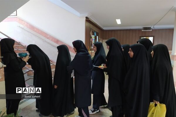 تجمع دانش‌آموزان  تهرانی در حمایت از کودکان غزه