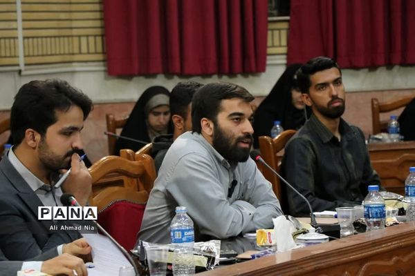 نشست استاندار قم با دبیران تشکل‌های دانشجویی