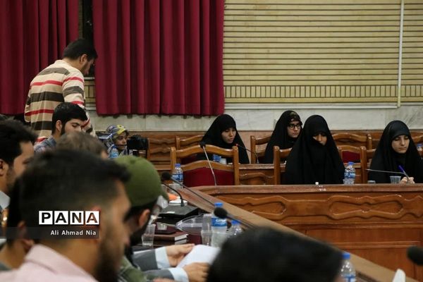 نشست استاندار قم با دبیران تشکل‌های دانشجویی