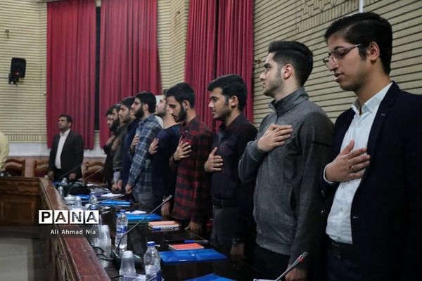 نشست استاندار قم با دبیران تشکل‌های دانشجویی