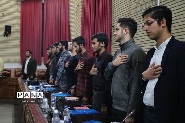 نشست استاندار قم با دبیران تشکل‌های دانشجویی