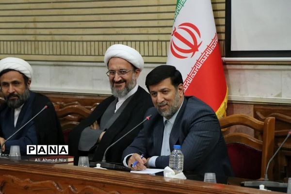 نشست استاندار قم با دبیران تشکل‌های دانشجویی