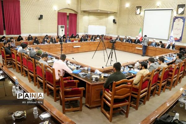 نشست استاندار قم با دبیران تشکل‌های دانشجویی