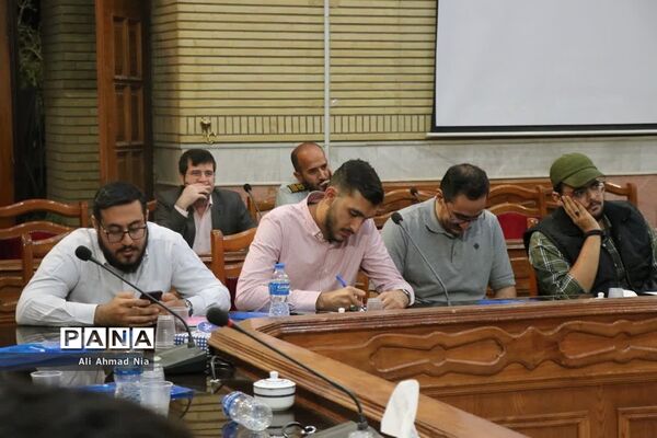 نشست استاندار قم با دبیران تشکل‌های دانشجویی