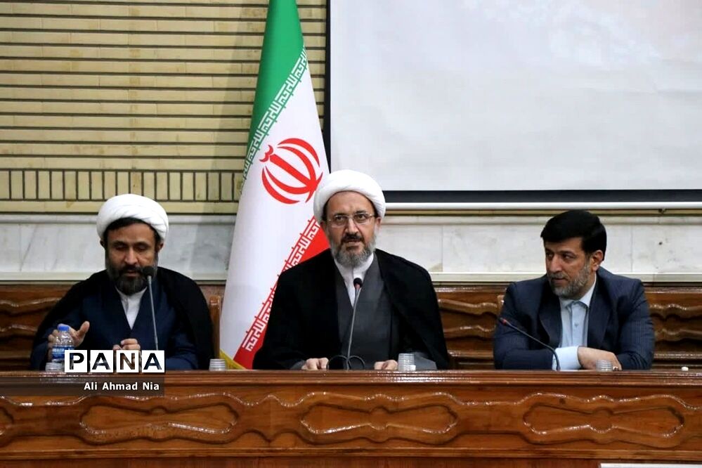 نشست استاندار قم با دبیران تشکل‌های دانشجویی