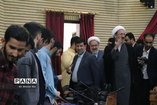 نشست استاندار قم با دبیران تشکل‌های دانشجویی