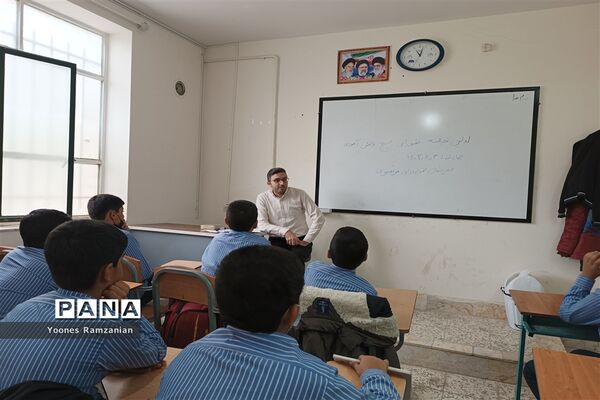 جلسه شورای بسیج دانش‌آموزی آموزشگاه نمونه دولتی مرتضوی خلیل‌آباد