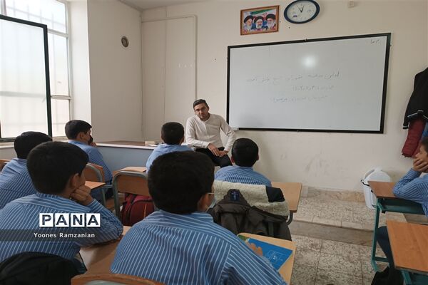 جلسه شورای بسیج دانش‌آموزی آموزشگاه نمونه دولتی مرتضوی خلیل‌آباد