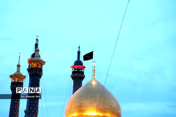 آیین نصب پرچم سیاه بر گنبد حرم حضرت معصومه(س)