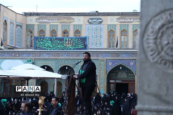 آیین نصب پرچم سیاه بر گنبد حرم حضرت معصومه(س)
