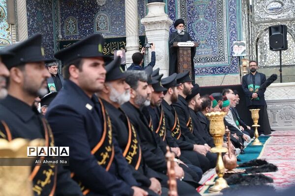 آیین نصب پرچم سیاه بر گنبد حرم حضرت معصومه(س)