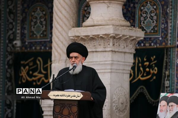 آیین نصب پرچم سیاه بر گنبد حرم حضرت معصومه(س)