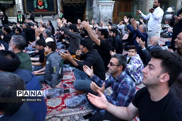 آیین نصب پرچم سیاه بر گنبد حرم حضرت معصومه(س)