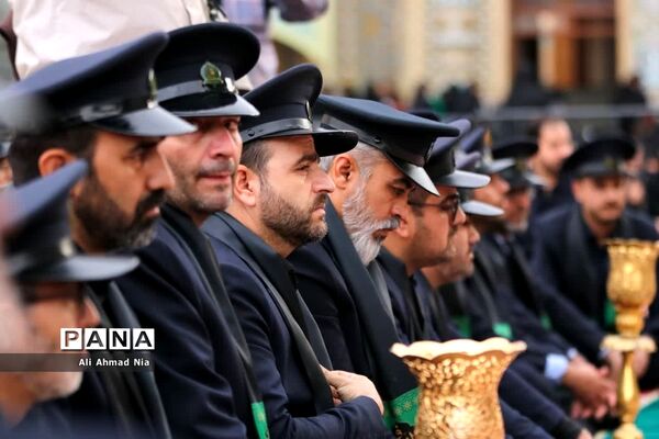 آیین نصب پرچم سیاه بر گنبد حرم حضرت معصومه(س)