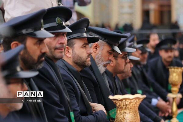 آیین نصب پرچم سیاه بر گنبد حرم حضرت معصومه(س)