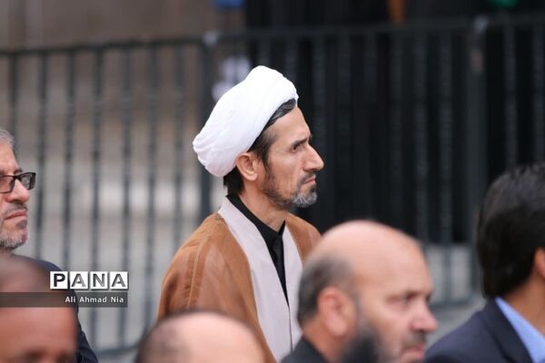 آیین نصب پرچم سیاه بر گنبد حرم حضرت معصومه(س)