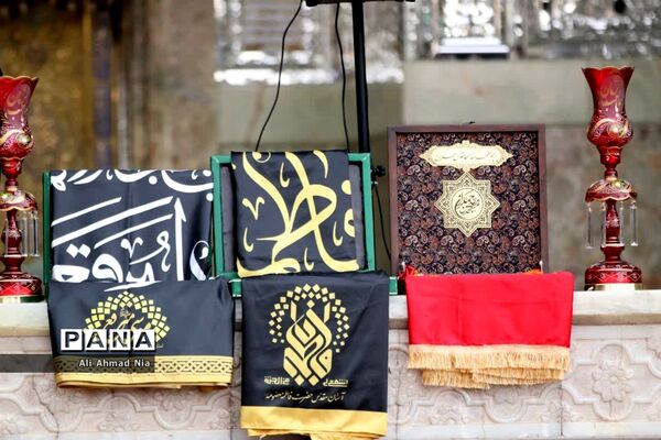 آیین نصب پرچم سیاه بر گنبد حرم حضرت معصومه(س)