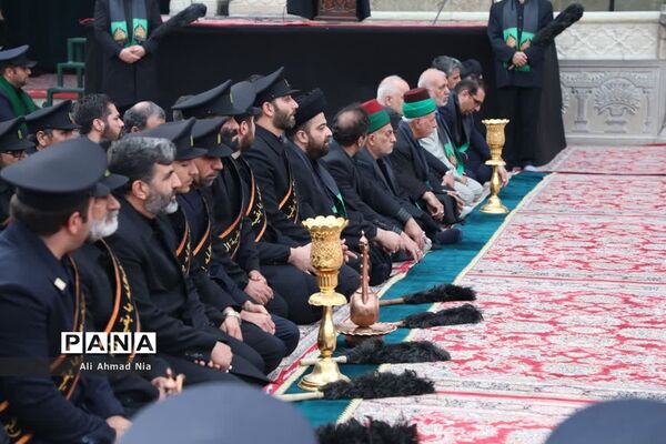 آیین نصب پرچم سیاه بر گنبد حرم حضرت معصومه(س)