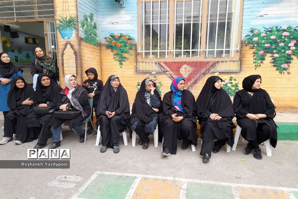 برگزاری مسابقه مادر دختری در دبیرستان استاد شهریار