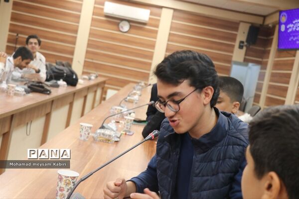 نشست هم‌اندیشی دانش‌آموزان پیشتاز جهادی در خصوص ایام الله 13 آبان