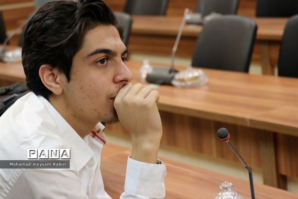 نشست هم‌اندیشی دانش‌آموزان پیشتاز جهادی در خصوص ایام الله 13 آبان