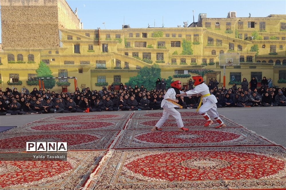 المپیاد ورزشی درون مدرسه‌ای به‌مناسبت هفته تربیت‌بدنی در دبیرستان هوشیار۲