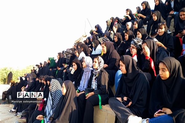 بازدید دانش‌آموزان اصفهانی شرکت کننده در اردوی راهیان نور از موزه ملی دفاع مقدس شهر خرمشهر