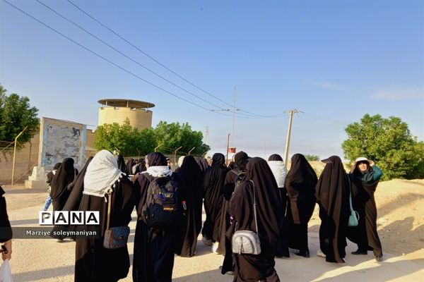 بازدید دانش‌آموزان اصفهانی شرکت کننده در اردوی راهیان نور از موزه ملی دفاع مقدس شهر خرمشهر