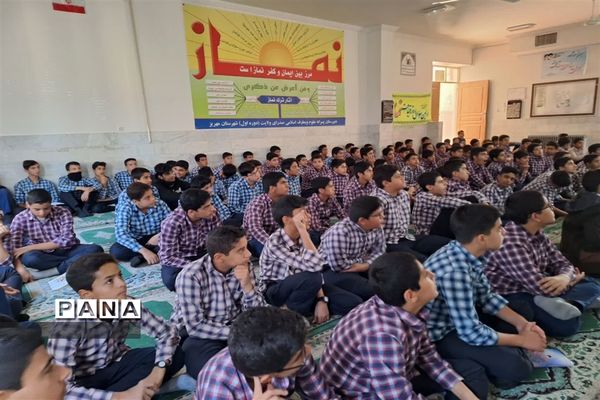 حضور مدیر و کارشناس کانون فرهنگی تربیتی شهید کشاورزی در مدارس شهرستان مهریز