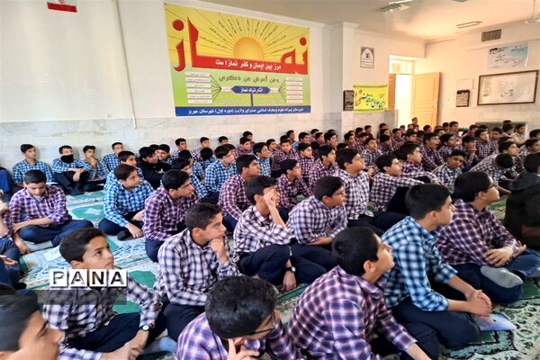 حضور مدیر و کارشناس کانون فرهنگی تربیتی شهید کشاورزی در مدارس شهرستان مهریز