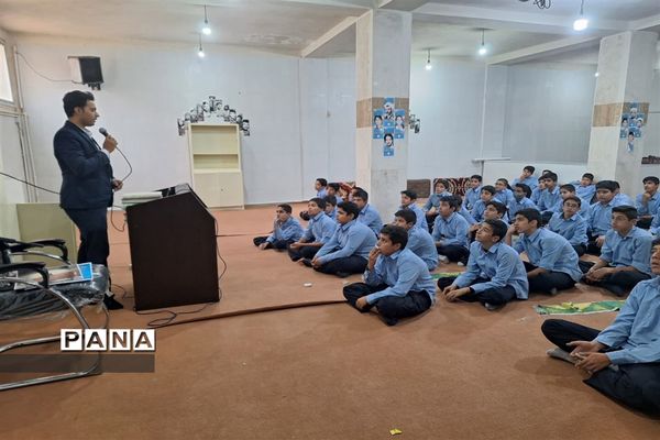 حضور مدیر و کارشناس کانون فرهنگی تربیتی شهید کشاورزی در مدارس شهرستان مهریز