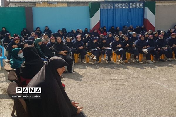 گرامیداشت هفته تربیت‌بدنی در دبیرستان سید صمد حسینی قائمشهر