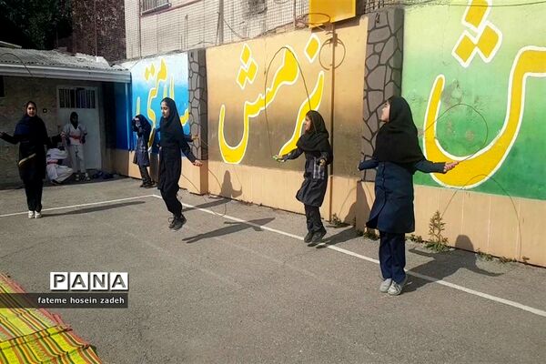 گرامیداشت هفته تربیت‌بدنی در دبیرستان سید صمد حسینی قائمشهر
