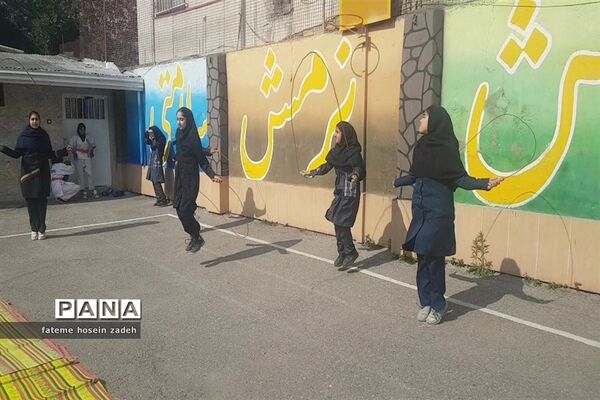 گرامیداشت هفته تربیت‌بدنی در دبیرستان سید صمد حسینی قائمشهر
