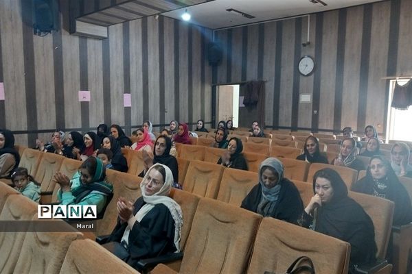 جلسه انجمن اولیا و مربیان و آموزش خانواده در کانون ملائک شهرستان‌قرچک