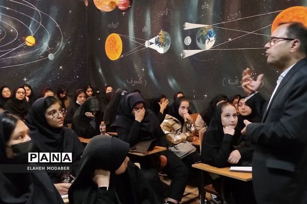 کارگاه آموزشی آشنایی با نجوم  و رصد ماه و صور فلکی در پژوهش‌سرای دانش‌آموزی کاوش کهریزک
