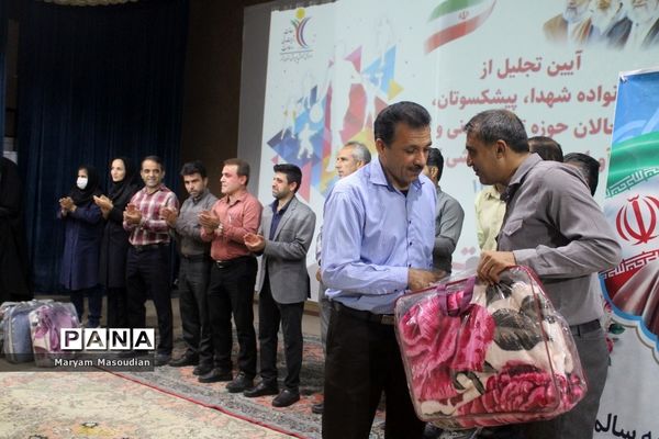 تجلیل از خانواده شهدا، فعالان حوزه تربیت‌بدنی و مدال‌آوران مسابقات ورزشی کشوری در بوشهر
