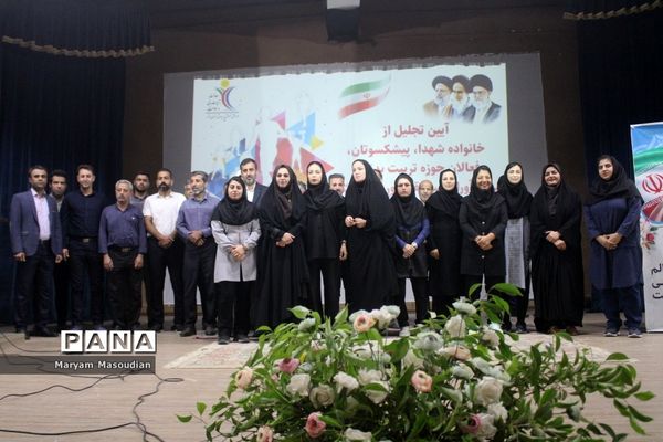 تجلیل از خانواده شهدا، فعالان حوزه تربیت‌بدنی و مدال‌آوران مسابقات ورزشی کشوری در بوشهر