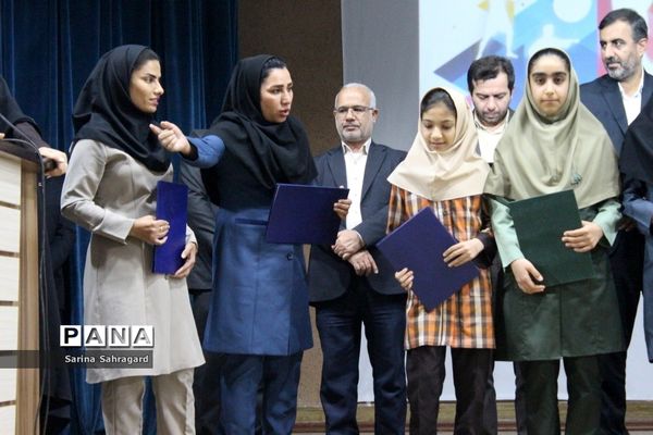 تجلیل از خانواده شهدا، فعالان حوزه تربیت‌بدنی و مدال‌آوران مسابقات ورزشی کشوری در بوشهر