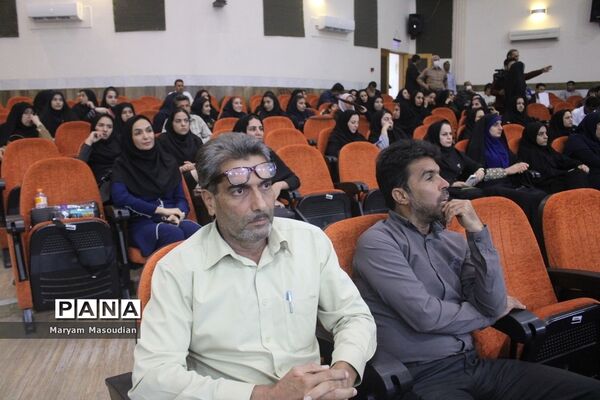 تجلیل از خانواده شهدا، فعالان حوزه تربیت‌بدنی و مدال‌آوران مسابقات ورزشی کشوری در بوشهر