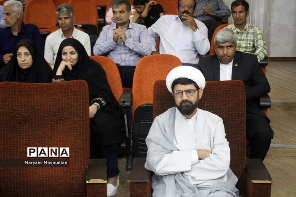 تجلیل از خانواده شهدا، فعالان حوزه تربیت‌بدنی و مدال‌آوران مسابقات ورزشی کشوری در بوشهر