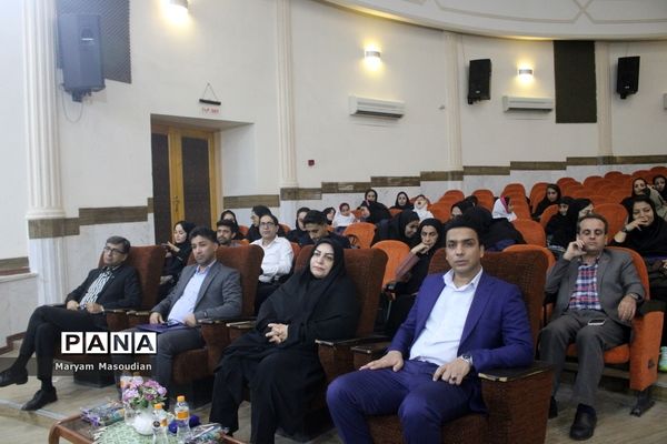 تجلیل از خانواده شهدا، فعالان حوزه تربیت‌بدنی و مدال‌آوران مسابقات ورزشی کشوری در بوشهر