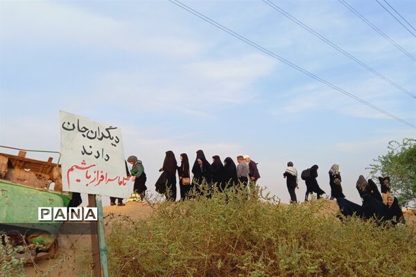 دانش آموزان  استان اصفهان  از منطقه جنگی ذوالفقاریه ء آبادان در اردوی راهیان نور